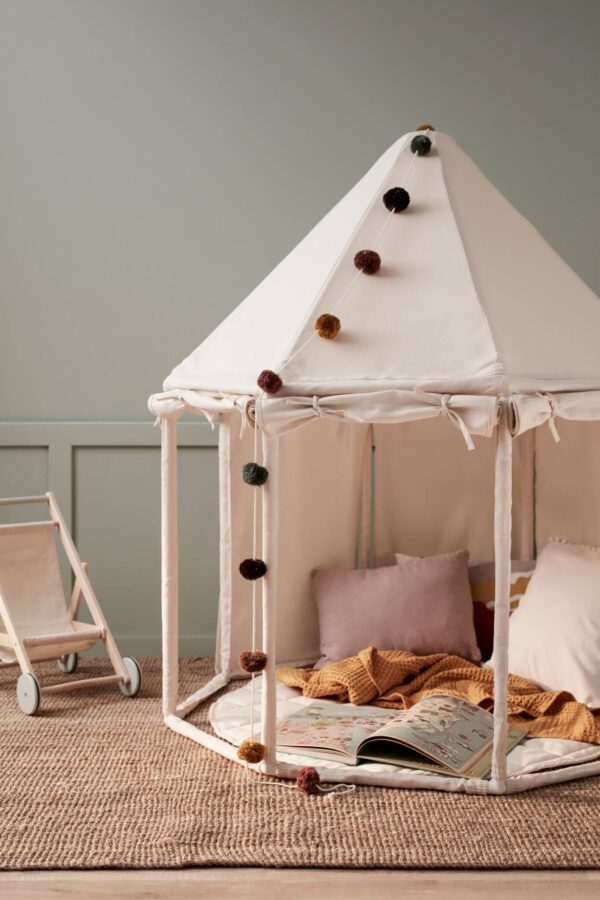 tente-pavillon-en-tissu-blanc-casse-kids-concept