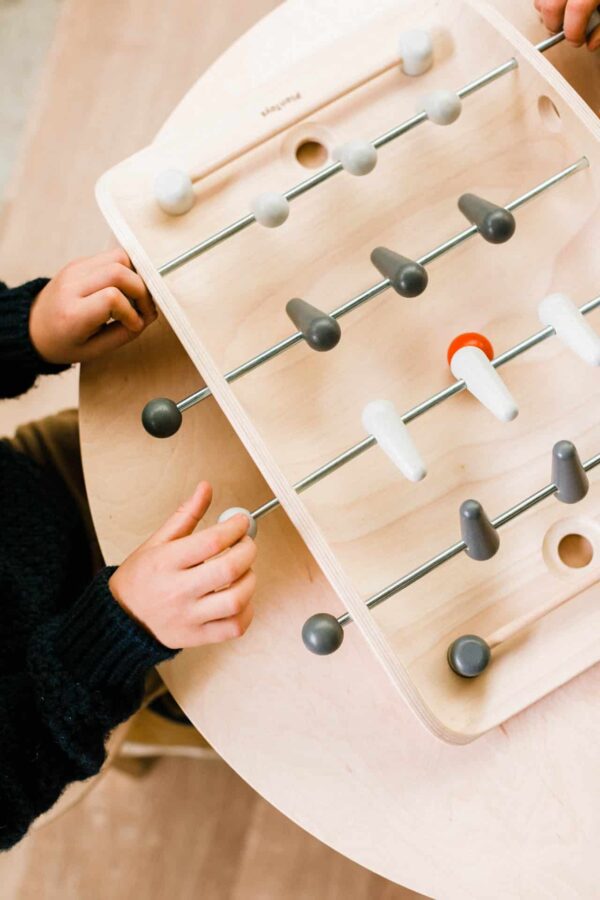 jeu-de-societe-babyfoot-en-bois-plan-toys