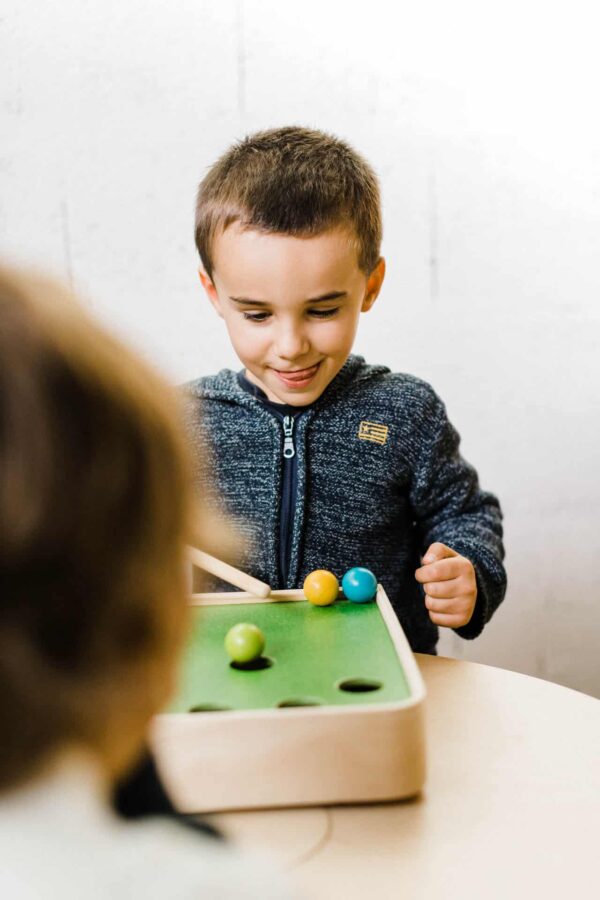 jeu-de-billard-en-bois-pour-enfant-plan-toys