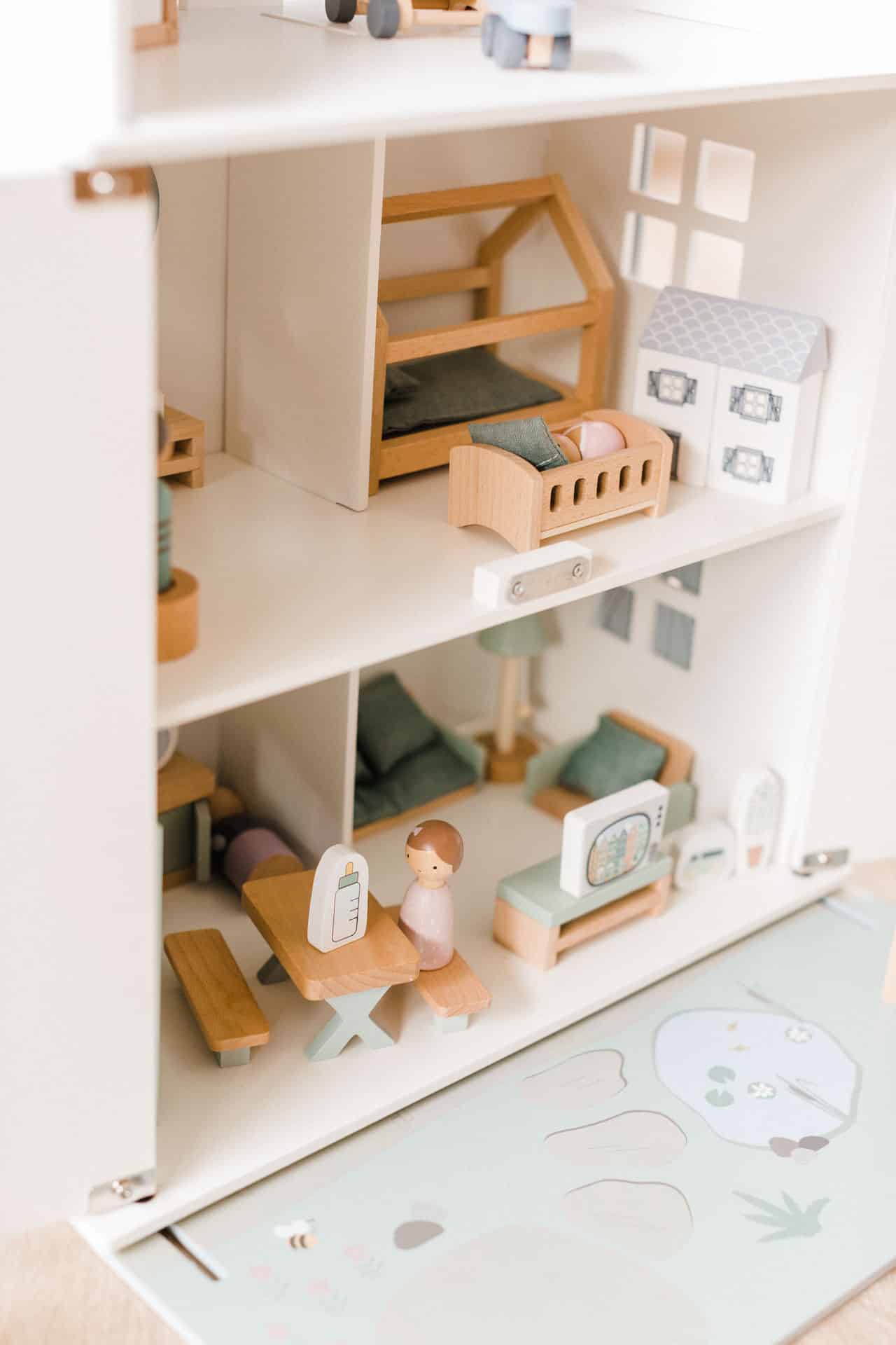 Maison de poupées en bois blanc avec accessoires 18 pcs.