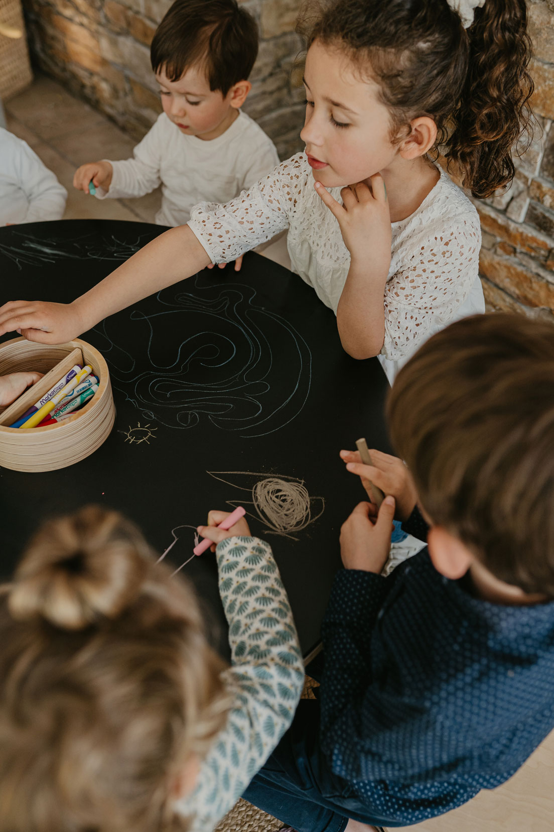 La table de coloriage ronde de Drawin'Kids - Joli Place