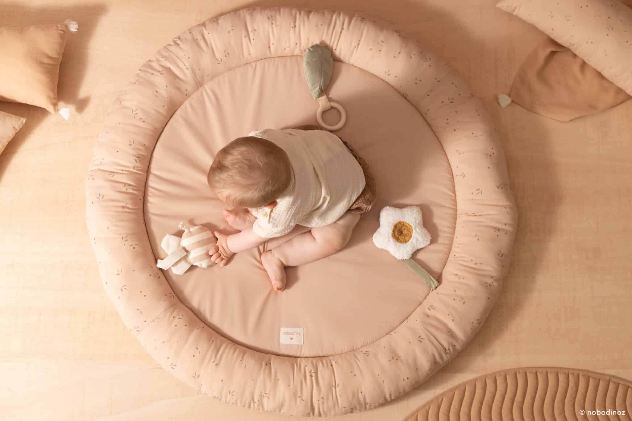 Jouet d'Éveil Bébé en Coton Bio Cube Sensoriel - Nobodinoz